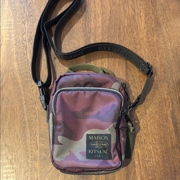MAISON KITSUNE X EASTPAK EUC Camouflage Crossbody Satchel Bag - Picture 5 of 14
